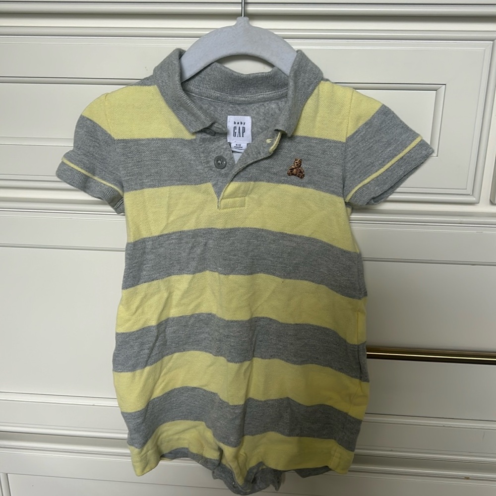 Baby gap short onesie set. Yellow and gray with collar. 6-12 months